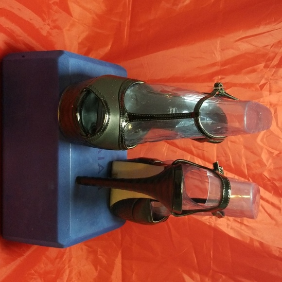 shoes - Picture 2 of 4